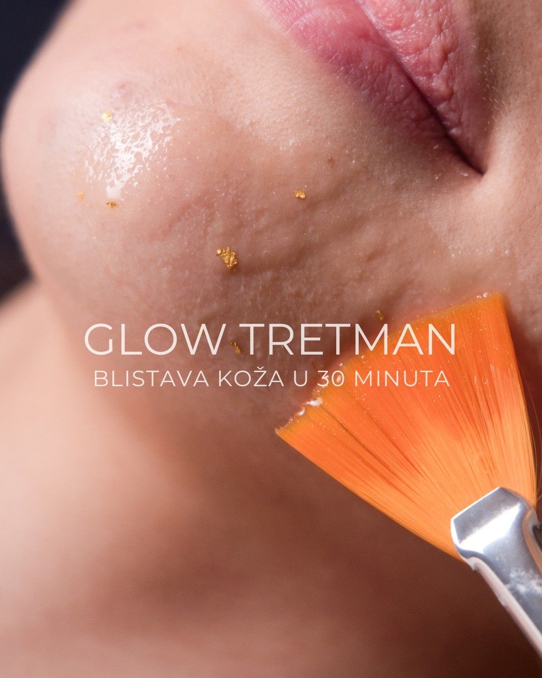 Ovaj 𝟑𝟎-𝐦𝐢𝐧𝐮𝐭𝐧𝐢 𝐭𝐫𝐞𝐭𝐦𝐚𝐧 uključuje:
✓ temeljito čišćenje lica
✓ 𝐑𝐞𝐝 𝐂𝐚𝐫𝐩𝐞𝐭 𝐑𝐞𝐚𝐝𝐲 𝐯𝐢𝐭𝐚𝐦𝐢𝐧 𝐂 𝐩𝐢𝐥𝐢𝐧𝐠
✓ umirujuću masažu lica, vrata i dekoltea
✓ jednu od 𝐌𝐚𝐧𝐮𝐞𝐥𝐚 𝐏𝐢𝐜𝐚𝐫𝐝 𝐩𝐞𝐞𝐥 𝐨𝐟𝐟 𝐦𝐚𝐬𝐤𝐢 koja će vašu kožu ostaviti hidratiziranom, revitaliziranom i blistavom
✓ završnu njegu s 𝐇𝐲𝐝𝐫𝐚 𝐆𝐨𝐥𝐝 𝐬𝐞𝐫𝐮𝐦𝐨𝐦 obogaćenim sitnim česticama zlata✨