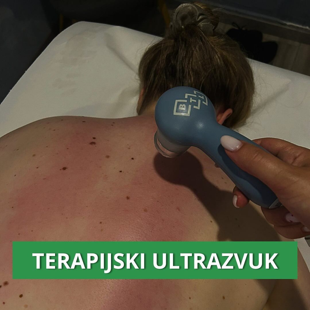 Terapija ultrazvukom ima široku primjenu u fizikalnoj terapiji. Koristi se za dubinsko zagrijavanje mekih tkiva u tijelu. Ta tkiva uključuju mišiće, tetive, zglobove i ligamente.
Terapeutski ultrazvuk se bazira na mehaničkom, toplinskom i fizikalno-kemijskom djelovanju. Uređaj se sastoji od generator izmjenične struje frekvencije od 800 kHz
Mehanička se energija u tkivima, kroz koja prolazi ultrazvuk, pretvara u toplinu i to posebno na mjestima gdje dolazi do refleksije ultrazvuka, a to je granica između mekih tkiva i kosti. Uređaj stoga omogućuje toplinsko, terapijsko djelovanje na dublje dijelove tkiva unutar lokomotornog sustava.
Učinci zagrijavanja ultrazvukom: 
Toplinsko djelovanje ultrazvuka je najvažniji aspekt liječenja. Duboko zagrijavanje tetiva, mišića ili ligamenata povećava cirkulaciju u tim tkivima, koja pomaže procesu ozdravljenja. Povećanje temperature tkiva ultrazvukom također se koristi za smanjenje boli.
Koristi se kod akutne križobolje, reumatske bolesti i bolova u mišićima. 